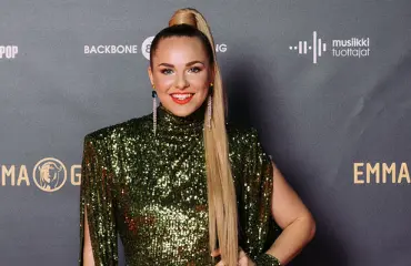 Tirautti onnenkyyneleen! Tyrmäävä Ilta esitteli Seiskalle tuhdin timanttisormuksensa – paljastaa samalla yksityiskohtia polttareistaan