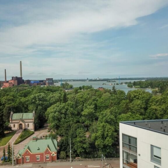 Jannin ja Joelin asunnosta avautui huima maisema merelle. Helsingin kaikki ydinkeskustan palvelut ovat silti viiden minuutin kävelymatkan päässä. Maisema