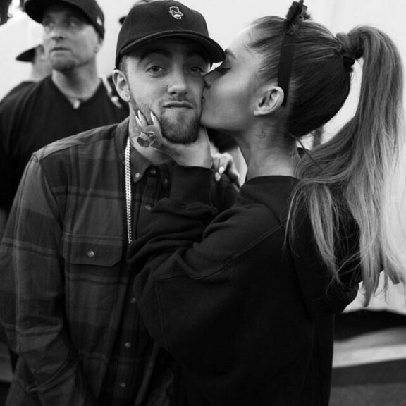 Ariana erosi Mac Milleristä vain viikkoja ennen kuin Ariana aloitti suhteen Pete Davidsonin kanssa. Ariana Grande Mac miller
