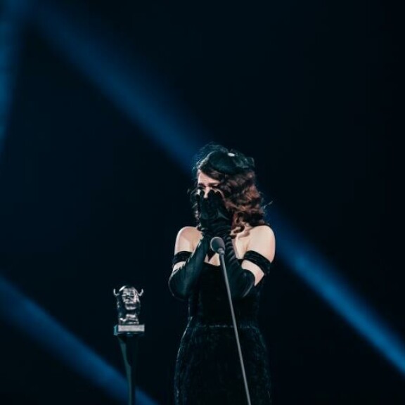 Rita Behm putsasi täydellisesti palkintopöydän Emma-gaalassa 2021. Rita Behm putsasi täydellisesti palkintopöydän Emma-gaalassa 2021.