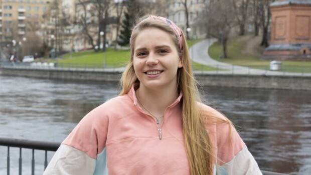 Olympiauimari Ida Hulkko avoimena: Haluan sotilaaksi! Ida Hulkko