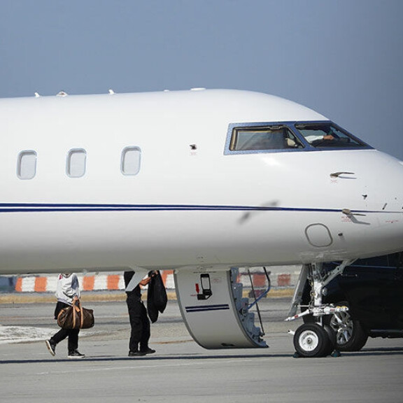 Parivaljakko palasi Los Angelesin lämpöön yksityisellä suihkukoneella. Jennifer Lopez Ben Affleck