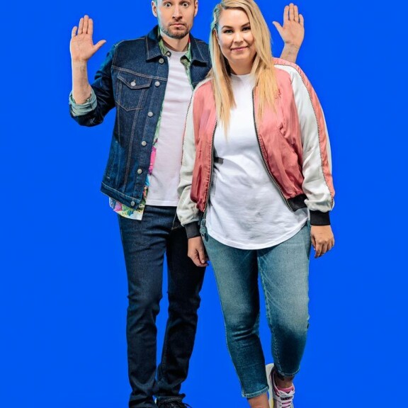 TV-töiden lisäksi Tinni on tuttu radiosta. Hän juontaa Radio Suomipopin iltapäivää yhdessä Juuso Mäkilähteen kanssa. TV-töiden lisäksi Tinni on tuttu radiosta. Hän juontaa Radio Suomipopin iltapäivää yhdessä Juuso Mäkilähteen kanssa.