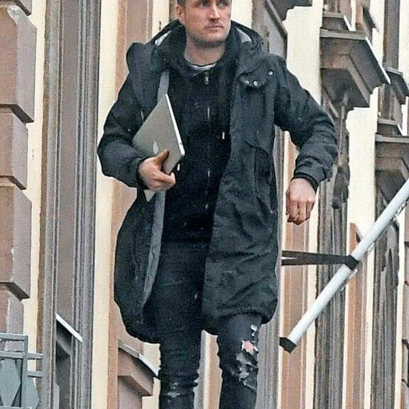 Stefu Therman tunnetaan intohimoisena automiehenä, joka on kunnostautunut ratin takana muun muassa rattijuopumuksen tiimoilta. Stefu Therman tunnetaan intohimoisena automiehenä, joka on kunnostautunut ratin takana muun muassa rattijuopumuksen tiimoilta.