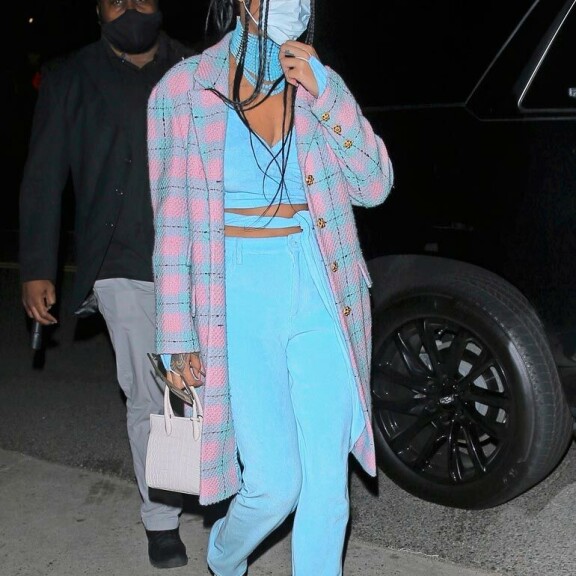 Rihannan seksikäs vintageasu on nappisuoritus! Seiskan muotipoliisi ratsaa julkkiskaunotarten värikkään kevättyylin Rihanna