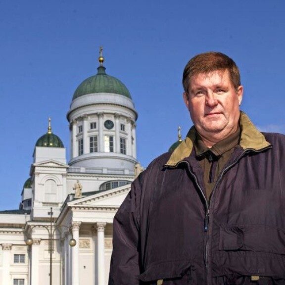 Fredi oli myös lahjakas säveltäjä ja teki kappaleita useille eturivin artisteille. Yksi rakastetuimmista sävellyksistä on Vexi Salmen sanoittama ja Katri Helenan tulkitsema vuoden 1979 Euroviisujen kilpailukappale Katson sineen taivaan. Fredi oli myös lahjakas säveltäjä ja teki kappaleita useille eturivin artisteille. Yksi rakastetuimmista sävellyksistä on Vexi Salmen sanoittama ja Katri Helenan tulkitsema vuoden 1979 Euroviisujen kilpailukappale Katson sineen taivaan.