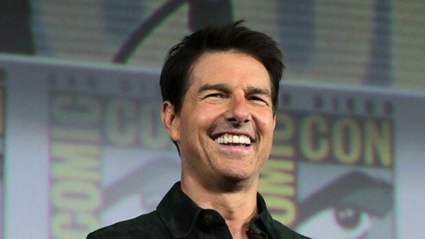 Apua! Tom Cruise tarttui liikkuvan junan katolla horjahtaneeseen kameramieheen - tässä todelliset toimintasankarikuvat! Tom Cruise