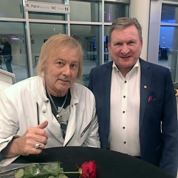 Rauhallisena miehenä tunnettu Dannykin joutui nyrkkitalkoisiin Turengissa 1971. Lyly Rajala myöntää provosoineensa turenkilaisia. Rauhallisena miehenä tunnettu Dannykin joutui nyrkkitalkoisiin Turengissa 1971. Lyly Rajala myöntää provosoineensa turenkilaisia.