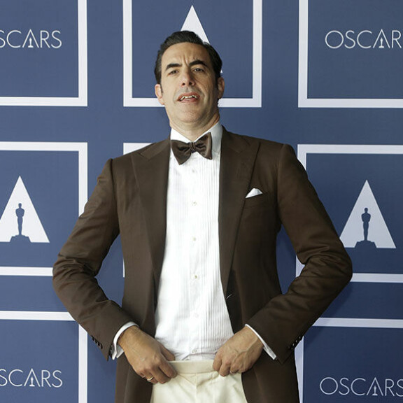 Borat-hahmostaan tunnetun Sachan housut meinasivat pudota kesken kuvaamisen. Sacha Baron Cohen