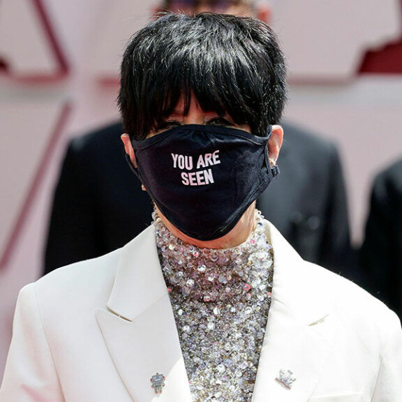 Diane Warrenin maski kertoo, että sinut on nähty. Diane Warren