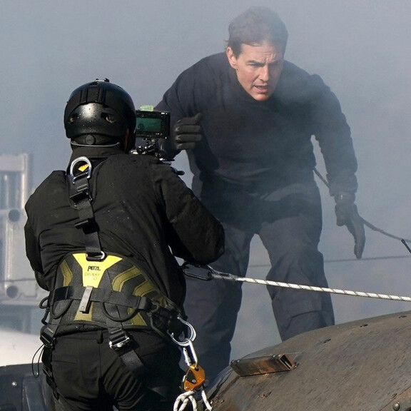 Kameramiehillä on mittavat turvatoimet kuvausten aikana. Tom Cruise