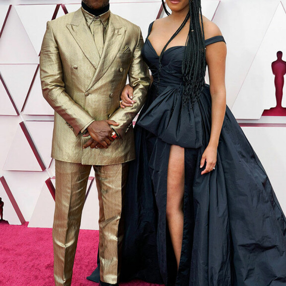 Näyttelijä Leslie Odom Jr. vaimonsa Nicolette Robinsonin kanssa. Leslie Odom Jr. Nicolette Robinson