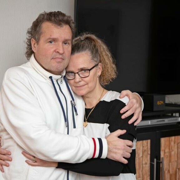 Jari ja Marketta Hautakorpi olivat yhdessä vuodesta 1986. Nyt Marketta yrittää pärjätä yksin. Jari ja Marketta Hautakorpi olivat yhdessä vuodesta 1986. Nyt Marketta yrittää pärjätä yksin.