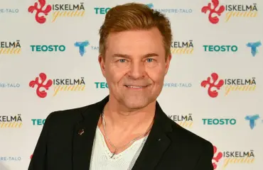 Iskelmälaulaja Ressu Redfordin paitamoka sai raikuvan vastaanoton - katso kuva!