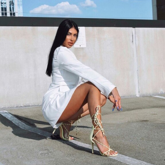 Taru Kalenov on kohukaunotar, jonka väitetyistä escort-kuvioista on supistu jo tovi. Taru Kalenov on kohukaunotar, jonka väitetyistä escort-kuvioista on supistu jo tovi.