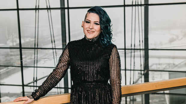 Onko tämä kaunotar varattu vai sinkku? TIS-Julia viettelevän seksikkäänä - poseeraa tuoreissa kuvissa ilman rintaliivejä! Temptation Island Suomi Julia