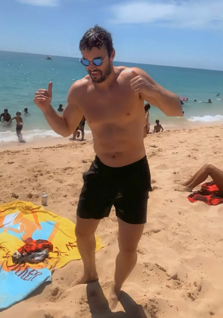 Perheenlisäyksestä haaveileva Nicole Scherzinger loistaa Havaijilla kilpaa auringon kanssa - katso bikinikuvat jumalaisesta laulajasta! Thom Evans