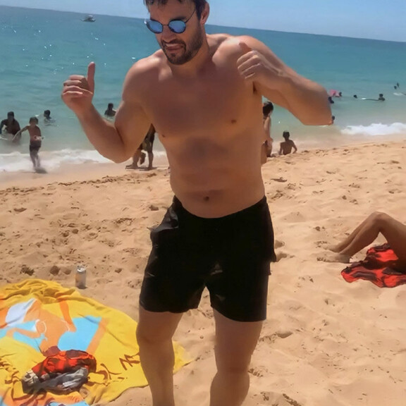 Perheenlisäyksestä haaveileva Nicole Scherzinger loistaa Havaijilla kilpaa auringon kanssa - katso bikinikuvat jumalaisesta laulajasta! Thom Evans