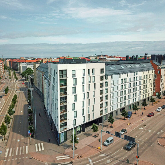 Jannin ja Joelin ensimmäinen yhteinen koti sijaitsee Helsingin keskustassa. Kuva: Panu Hörkkö. Janni Hussi Joel Harkimo koti