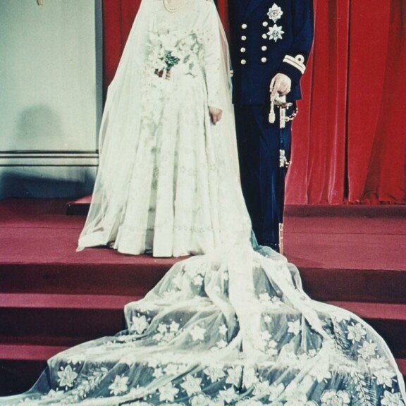 Kunigatar Elisabetin ja prinssi Philipin hääkuva vuodelta 1947. Kuningatar elisabet ja prinssi philip