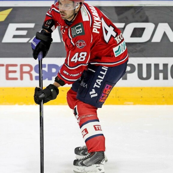 Helsingin IFK:n kasvatti pelasi kiekkourallaan yli 500 peliä ammattilaisena. Helsingin IFK:n kasvatti pelasi kiekkourallaan yli 500 peliä ammattilaisena.