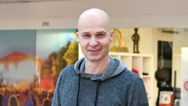 Lähihoitajaksi palannut Marko Maunuksela näpäyttää ivailijoille: Laulaminen on oikeaa työtä Marko Maunuksela
