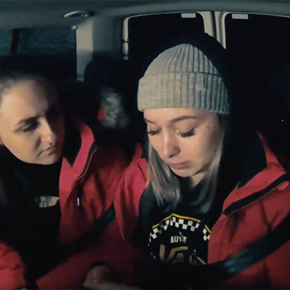 Itkuinen tilitys! Mirkun tunnemyrsky purkautuu vasta iltanuotion jälkeen TIS-Extrassa: 'En ole niin hullu kuin ne ajattelee!' Temptation island suomi extra mirkku sonya