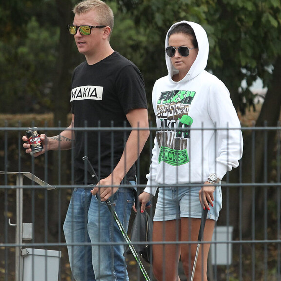 Muistatko? Minttu Räikkösen muodonmuutos hupparibilettäjästä ja Seiskan Tähtitytöstä F1-varikon tyylitaituriksi - huikeat kuvat vuosien varrelta! Kimi ja Minttu