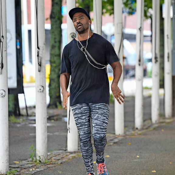 Seiskan paparazzi bongasi velkahelvetissä olevan Janin kesällä hikilenkiltä. Kuva Panu Hörkkö. Panu hörkön kuva jani toivolasta