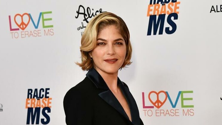 Hollywood-kaunotar Selma Blair avautuu MS-taudistaan: Oireet alkoivat muotinäytöksessä Selma Blair