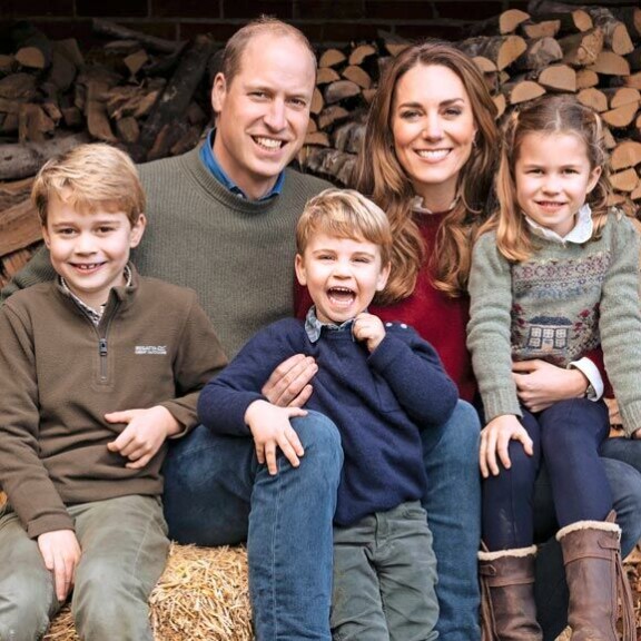 Prinssi Georgelle ja prinsessa Charlottelle helpotus! Williamin ja Catherinen perhe palasi vihdoin maalta Lontooseen Williamin ja Catherinen perhe.