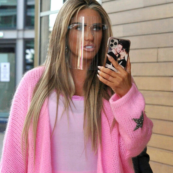 Ihmeparantuminen?! Povipommi Katie Price kertoi vammautuneensa loppuiäkseen - uudet paparazzikuvat paljastavat jotain muuta: Katso! Katie Price