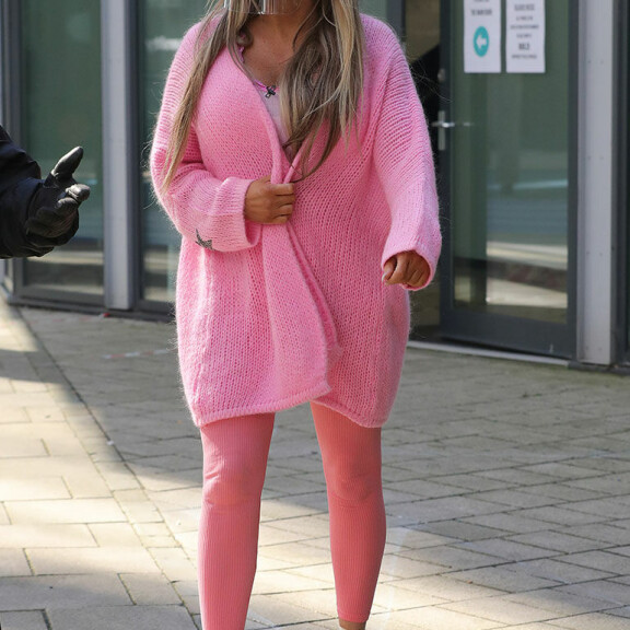 Ihmeparantuminen?! Povipommi Katie Price kertoi vammautuneensa loppuiäkseen - uudet paparazzikuvat paljastavat jotain muuta: Katso! Katie Price