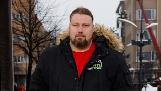 Turvaton lapsuus ja väkivaltakierre! Suomen vahvin mies Mika Törrö avautuu päihdemenneisyydestään: Traumat kulkevat aina takaraivossa muistuttamassa Mika Törrö