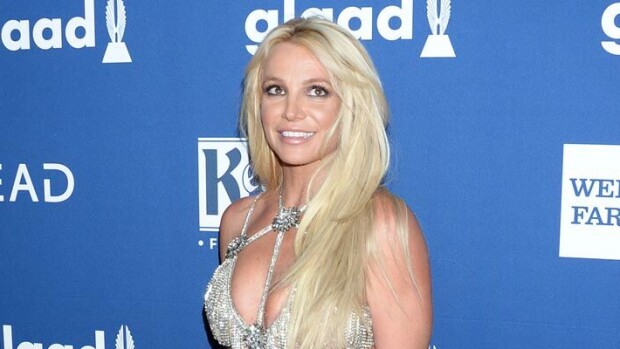 Kohautti Helsingissä, ajoi päänsä kaljuksi ja rakastui onnenonkijaan – muistatko nämä skandaalit Britney Spearsin uralta? Britney Spears