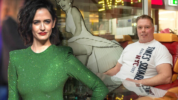 Superseksikäs Bond-tyttö tykitti suomalaislihaskimpun nuuskaa huuleen! Jouko Ahola tutustutti Hollywood-tähdet nikotiinin saloihin: ”Oli kyllä tiukka mimmi” Eva Green ja Jouko Ahola