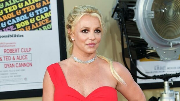 Britney Spears romahti isänsä holhottavaksi - kohudokumentti maalaa likaisen kuvan supertähden taustajoukoista Britney Spears