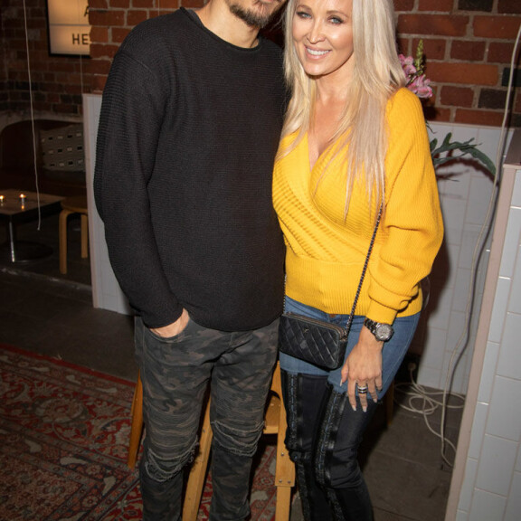 Entisillä rakastavaisilla on kuitenkin edelleen keskenään hyvät ja kunnioittavat välit toisiinsa. Kuva Matti Matikainen. (190212) -- Helsinki, February 12, 2019 – Ronnie Roos and Susanna Penttilä poses for the camera during Cosmic - Jewelery collection, launch event in Helsinki, Finland, 12. February 2019. (Matti Matikainen/Aller Media)