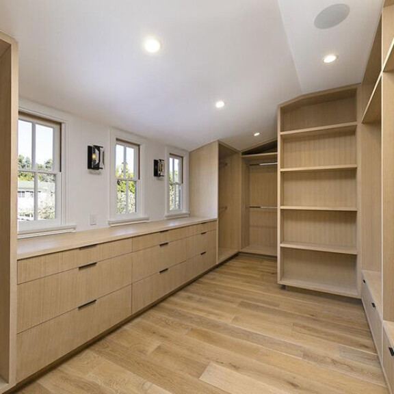 Justin Bieber menetti yli puoli miljoonaa dollaria talokaupoissaan - megatähti myi huonekalunsakin: katso kuvat ökykartanosta! Justin Bieberin talo myytiin