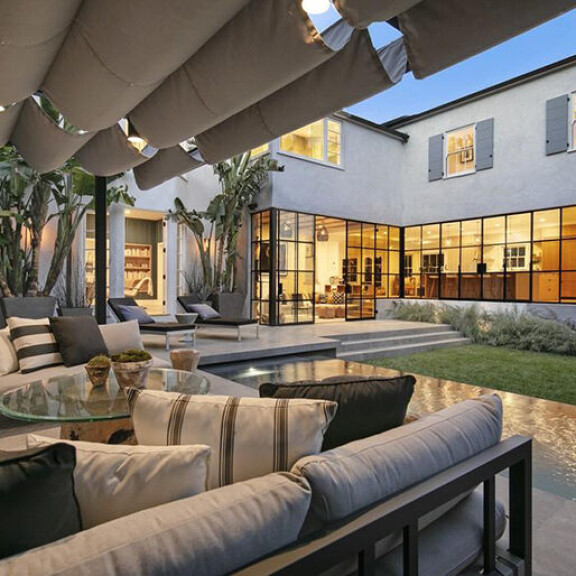 Justin Bieber menetti yli puoli miljoonaa dollaria talokaupoissaan - megatähti myi huonekalunsakin: katso kuvat ökykartanosta! Justin Bieberin talo myytiin