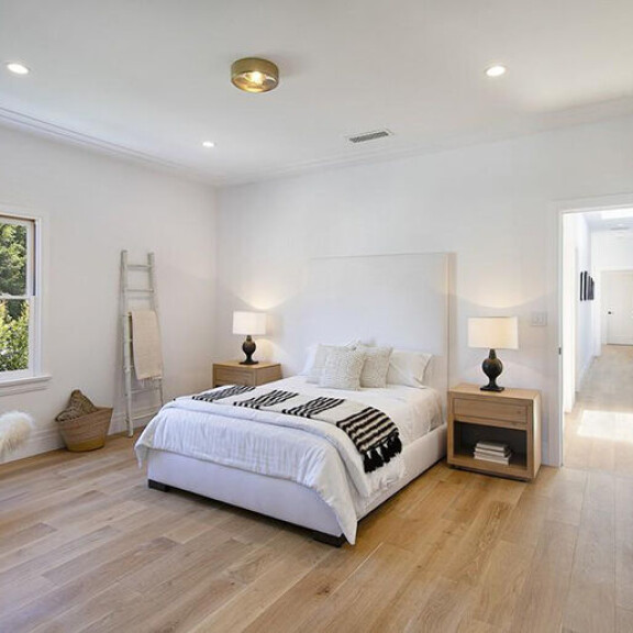 Justin Bieber menetti yli puoli miljoonaa dollaria talokaupoissaan - megatähti myi huonekalunsakin: katso kuvat ökykartanosta! Justin Bieberin talo myytiin