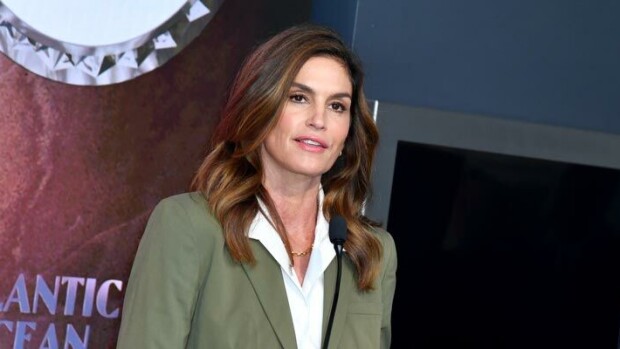 Cindy Crawford järkyttyi kasvotatuoinnista: päihdeongelmainen Presley-poika tuhosi lupaavan mallinuransa Cindy Crawford
