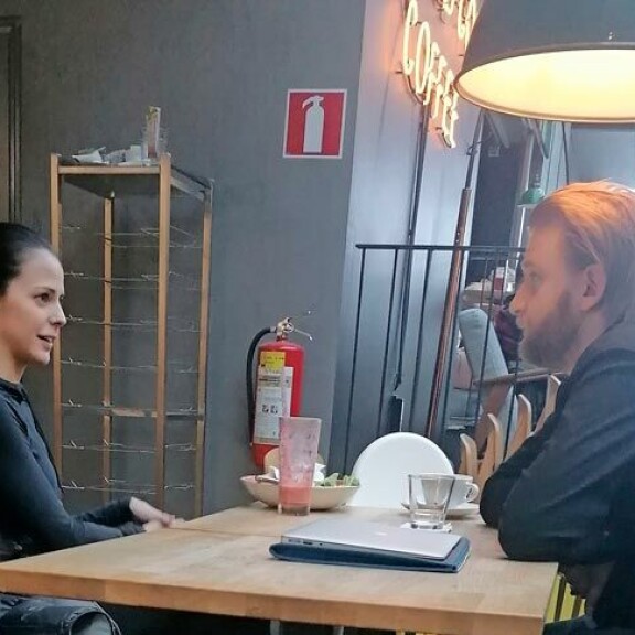 Ohhoh! Joel Harkimo kosiskeli Satu Tuomistoa – katso kuva poliitikon ja missikaunottaren pitkältä lounaalta! Satu Tuomisto ja Joel Harkimo