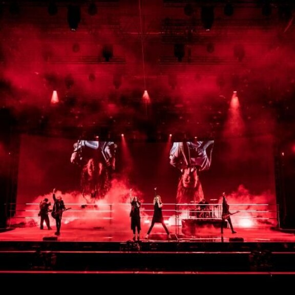 Raskaat soundit, raskaat huvit. Suomen tuore euroviisuedustaja Blind Channel on juhlinut syystäkin hienoa saavutustaan. Kuva: Yle / Miikka Varila Raskaat soundit, raskaat huvit. Suomen tuore euroviisuedustaja Blind Channel on juhlinut syystäkin hienoa saavutustaan. Kuva: Yle / Miikka Varila