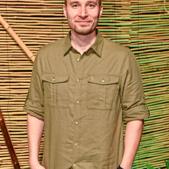 Viikon Kääk!-juorut: Vain lumi pöllysi! Putous-juontaja Christoffer Strandberg huristeli näyttävällä autolla – kuva! Juuso Mäkilähde