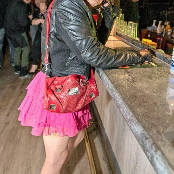 Viikon Kääk!-juorut: Vain lumi pöllysi! Putous-juontaja Christoffer Strandberg huristeli näyttävällä autolla – kuva! Markus Kuotesaho