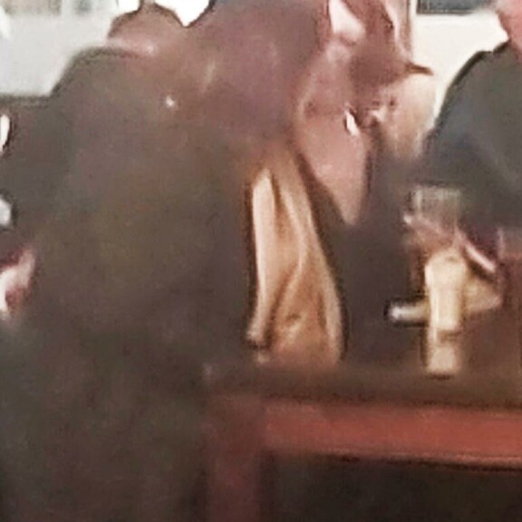 Viikon Kääk!-juorut: Vain lumi pöllysi! Putous-juontaja Christoffer Strandberg huristeli näyttävällä autolla – kuva! Romutransu