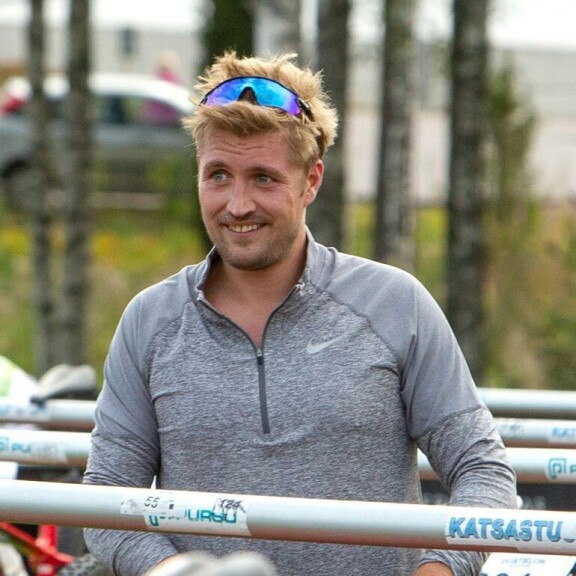 Liikemies Stefan Thermanin kerrotaan tehneen pari viikkoa sitten ison kiinteistökaupan, josta hän nettosi yli viisi miljoonaa euroa. Liikemies Stefan Thermanin kerrotaan tehneen pari viikkoa sitten ison kiinteistökaupan, josta hän nettosi yli viisi miljoonaa euroa.