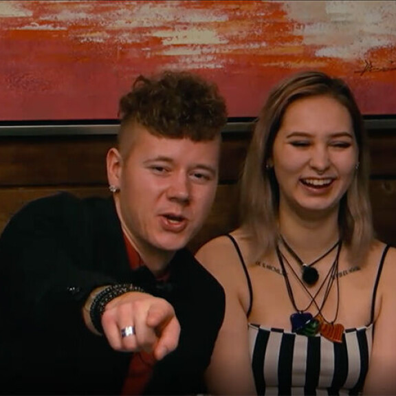 Varatun Mirandan ensimmäinen ilta Temptation Islandilla lähtee vauhdikkaasti käyntiin - TIS-Anna mietteliäänä naisen toiminnasta: 'Itse en tekisi noin!' Temptation island suomi Miranda Majuri