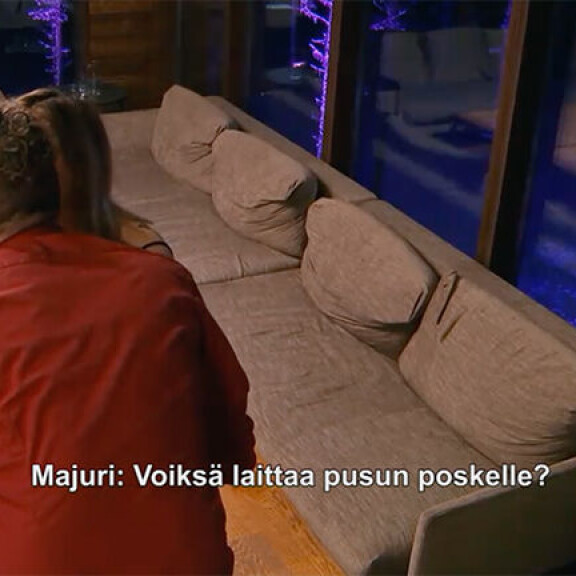 Varatun Mirandan ensimmäinen ilta Temptation Islandilla lähtee vauhdikkaasti käyntiin - TIS-Anna mietteliäänä naisen toiminnasta: 'Itse en tekisi noin!' Temptation island suomi Miranda Majuri